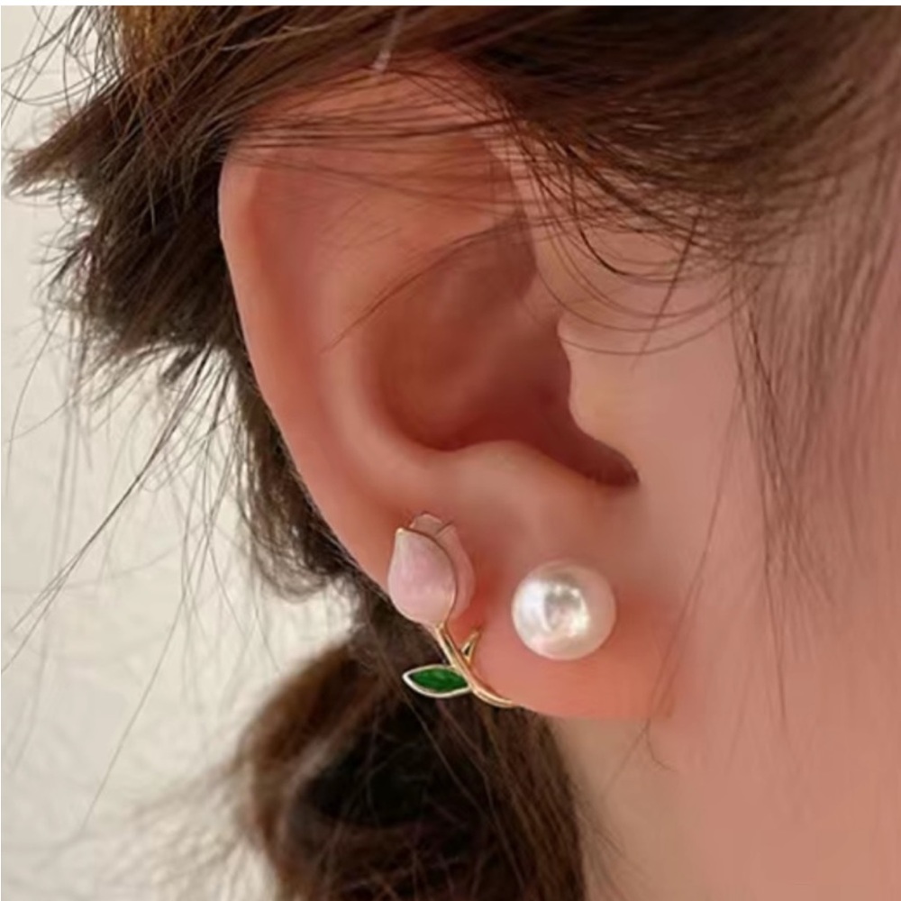 🌹NEW Pink Rose Pearl Cuff Earrings